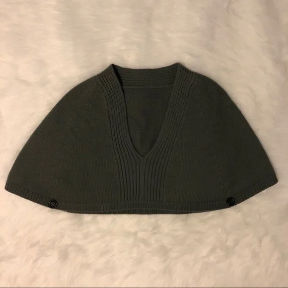 Gray V-neck Sweater knit Cape - Picture 2 of 3